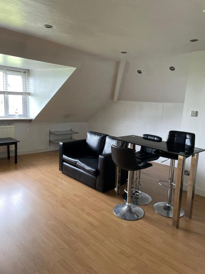1 Bed Flat At Drum Street Appartement *