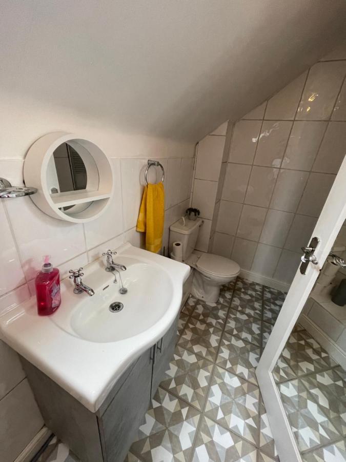 1 Bed Flat At Drum Street Апартаменты