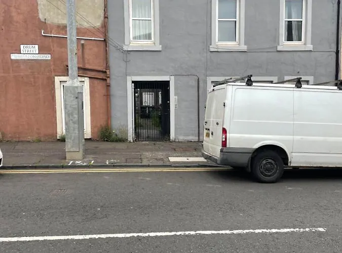 1 Bed Flat At Drum Street