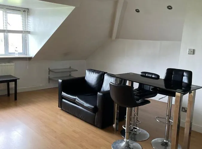 1 Bed Flat At Drum Street