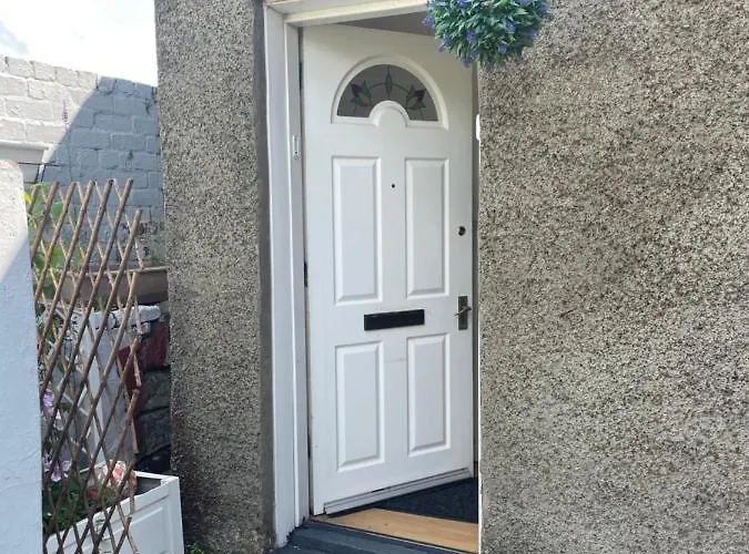 1 Bed Flat At Drum Street